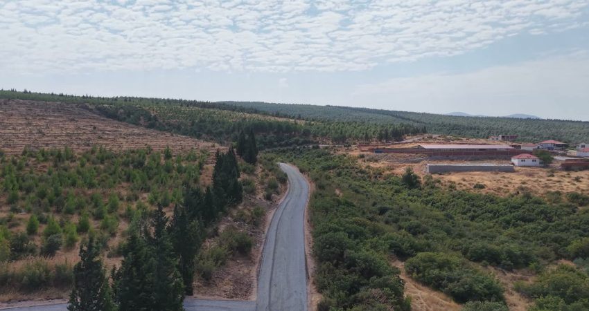 İzmir Büyükşehir Belediyesi, Kınık’taki beş mahallenin ulaşım yollarında yürüttüğü sathi