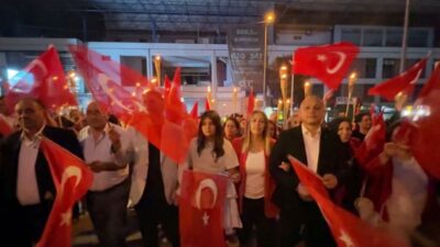 Kırıkkale’de binlerce yurttaş, 30 Ağustos Zafer Bayramı dolayısıyla düzenlenen fener