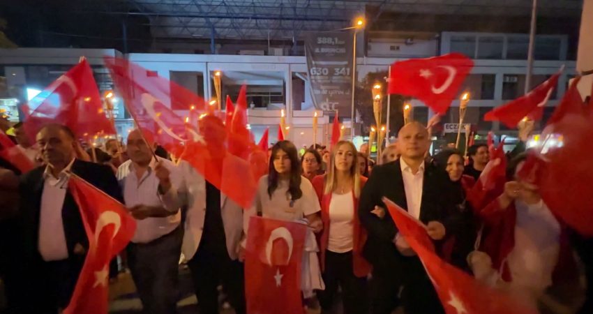 Kırıkkale’de binlerce yurttaş, 30 Ağustos Zafer Bayramı dolayısıyla düzenlenen fener