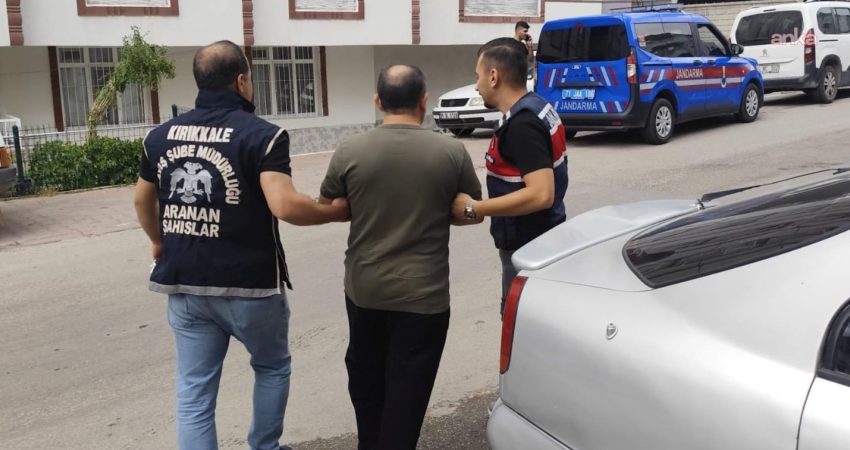 Kırıkkale'de, haklarında kesinleşmiş hapis cezası bulunan 2 hükümlü, polis ekiplerinin