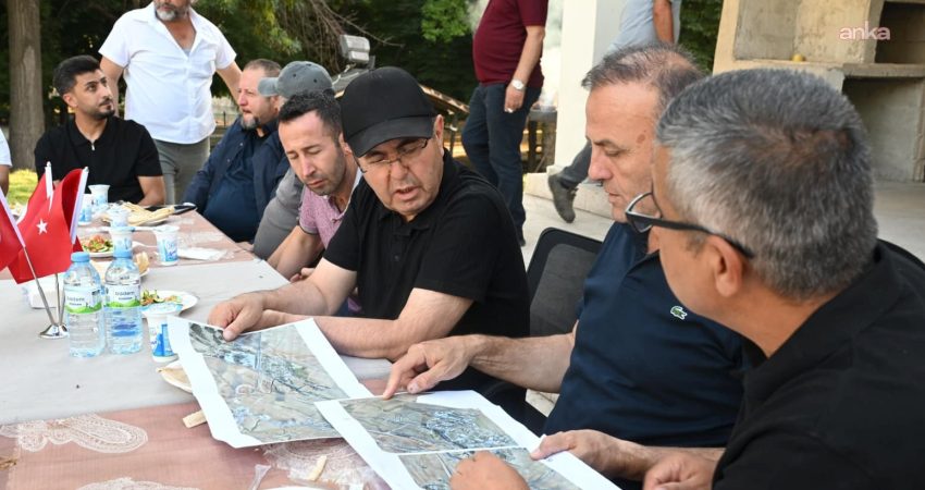 Kırşehir Belediye Başkanı Selahattin Ekicioğlu, Gölhisarlı Mahallesi'nde vatandaşlarla bir araya gelerek,