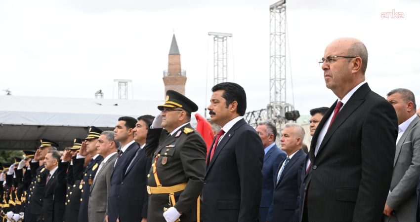 Kırşehir Belediye Başkanı Selahattin Ekicioğlu, 30 Ağustos Zafer Bayramı dolayısıyla