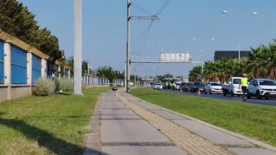 İzmir’in Konak ilçesinde, Mustafa Kemal Sahil Bulvarı'nda sahipsiz bırakılan motosiklet