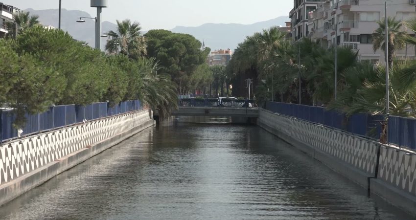İzmir Büyükşehir Belediyesi İZSU Genel Müdürlüğü ekipleri, Körfez’e ulaşan kirliliği