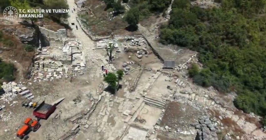 Kültür ve Turizm Bakanı Mehmet Nuri Ersoy, Aspendos Antik Kenti'nde