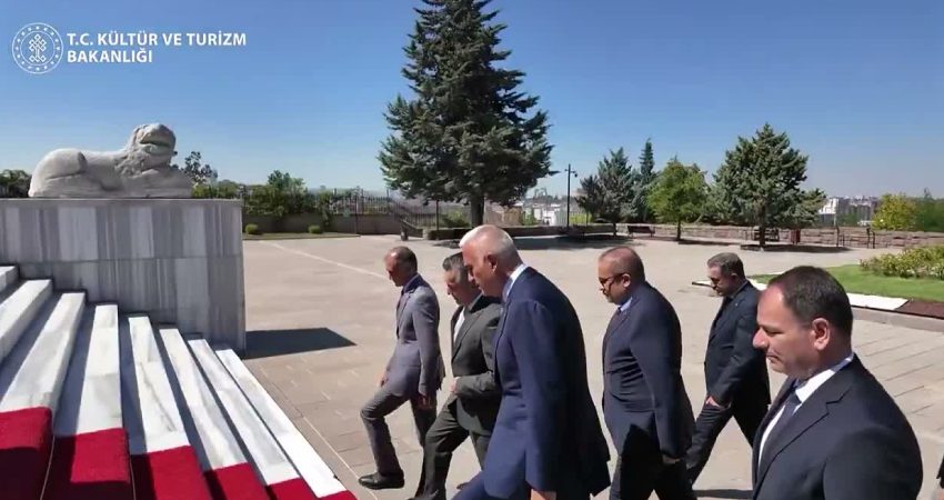 Kültür ve Turizm Bakanı Ersoy: “İnsanlığın 12 bin yıllık takı serüveni Ankara Etnografya Müzesi’nde sergileniyor” Kültür ve Turizm Bakanı Mehmet Nuri Ersoy, Ankara Etnografya Müzesi’nde