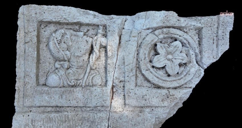 Kültür ve Turizm Bakanı Mehmet Nuri Ersoy, Side'de yürütülen kazı