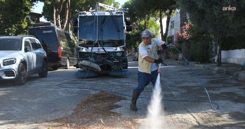 Kuşadası Belediyesi’nden ilçe genelinde temizlik ve hijyen çalışması Kuşadası Belediyesi, yaz sezonunda artan nüfus yoğunluğu nedeniyle ilçe genelindeki