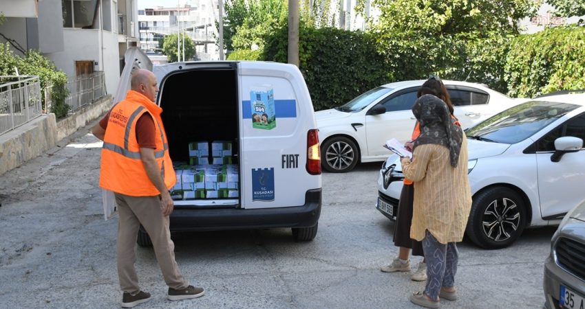 Kuşadası Belediyesi’nden ihtiyaç sahibi ailelere süt desteği Kuşadası Belediyesi, sosyal belediyecilik çalışmaları kapsamında kentteki ihtiyaç sahibi ailelerin