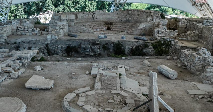 Kuşadası’nda geçmişi Prehistorik döneme uzanan ve 26 yıldır kesintisiz kazılan