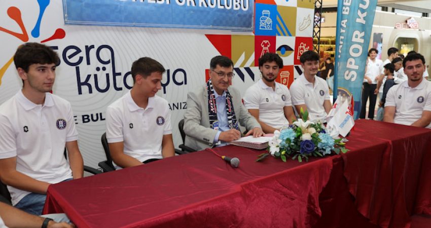 Kütahya Belediyespor Basketbol Takımı yeni sezon lansmanı yapıldı Kütahya Belediyesi ile Sera Kütahya Alışveriş ve Yaşam Merkezi iş