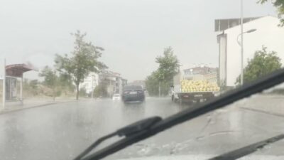 Malatya’da etkili olan sağanak yağış ve beraberindeki şiddetli fırtına, yaklaşık