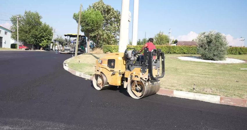 Manisa Büyükşehir Belediyesi, Sarıgöl Yeni Sanayi Sitesi’nde yıllardır beklenen asfalt