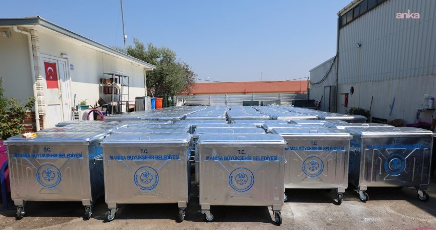 Manisa Büyükşehir Belediyesi’nden Şehzadeler’e 220 yeni çöp konteyneri desteği Şehzadeler Belediyesi, Manisa Büyükşehir Belediyesi’nin destekleriyle ilçe genelindeki temizlik altyapısını
