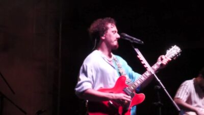 Manisa Büyükşehir Belediyesi tarafından Yeni Han'da gerçekleştirilen Evrencan Gündüz konserine