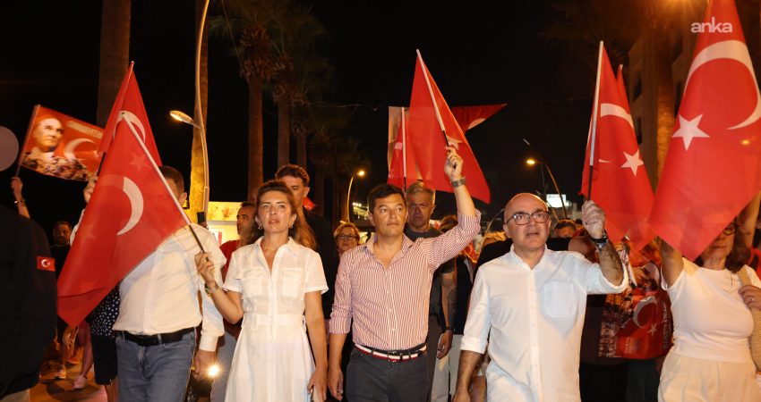 Marmaris’te 30 Ağustos Zafer Bayramı dolayısıyla düzenlenen fener alayı, Girne