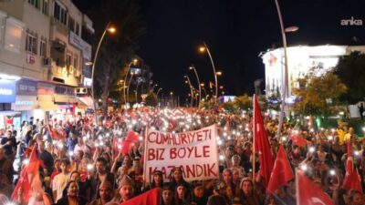 Marmaris Belediyesi, 30 Ağustos Zafer Bayramı’nı söyleşi, fener alayı ve