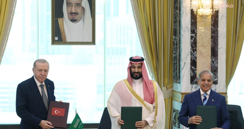 Türkiye, Pakistan ve Suudi Arabistan arasında imzalanan Mekke Ortak Savunma