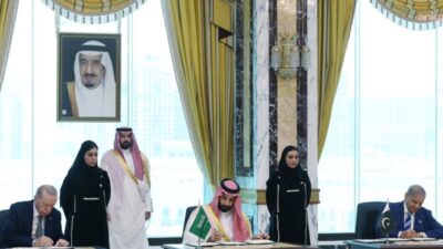 Türkiye, Suudi Arabistan ve Pakistan arasında Mekke'de imzalanan ve üç