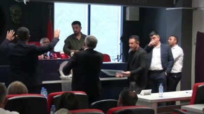 Menderes Belediye Başkanı İlkay Çiçek’in tutuklanarak görevden uzaklaştırılmasının ardından Belediye