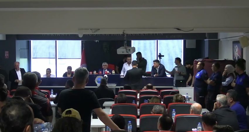 Menderes Belediye Başkan Vekilliği’ne AK Partili Asuman Şen seçildi CHP'li Menderes Belediye Başkanı İlkay Çiçek’in tutuklanarak görevden uzaklaştırılmasının ardından Belediye