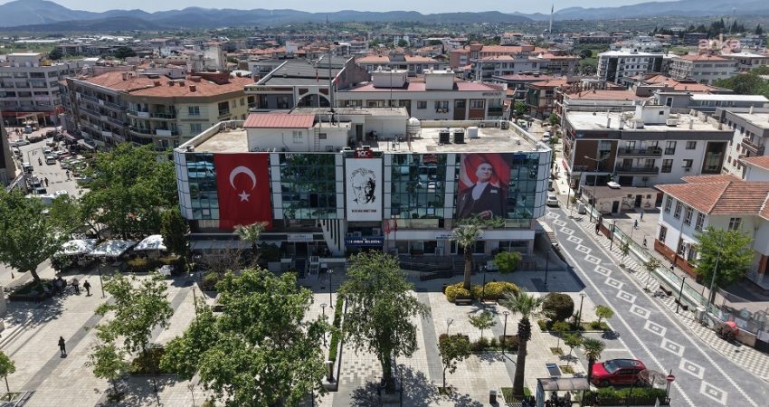Menderes Belediyesi, Başkan İlkay Çiçek ile 15 kişi hakkında gözaltı