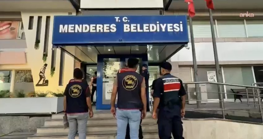 Menderes Belediyesi'ne yönelik soruşturma kapsamında gözaltına alınan Belediye Başkanı İlkay