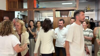 Menteşe Belediye Başkanı Gonca Köksal Aras, beraberindeki Menteşe Belediye Meclisi'nin
