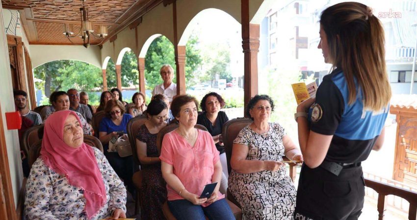 Merkezefendi Belediyesi’nden kadınlara KADES bilgilendirmesi Merkezefendi Belediyesi, Hacı Hızır Salih Efendi Konağı’nda, Denizli Emniyet Müdürlüğü
