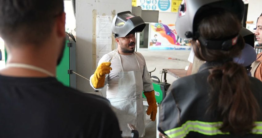Mersin Büyükşehir Belediyesi MERCEK ile istihdama katkı sağlıyor Tırmıl Sanayi Sitesi içerisinde faaliyet gösteren Mersin Büyükşehir Belediyesi MERCEK