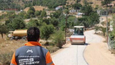 Mersin Büyükşehir Belediyesi, Silifke ilçesine bağlı Balandız Mahallesi'nde üreticilerin bahçelerine