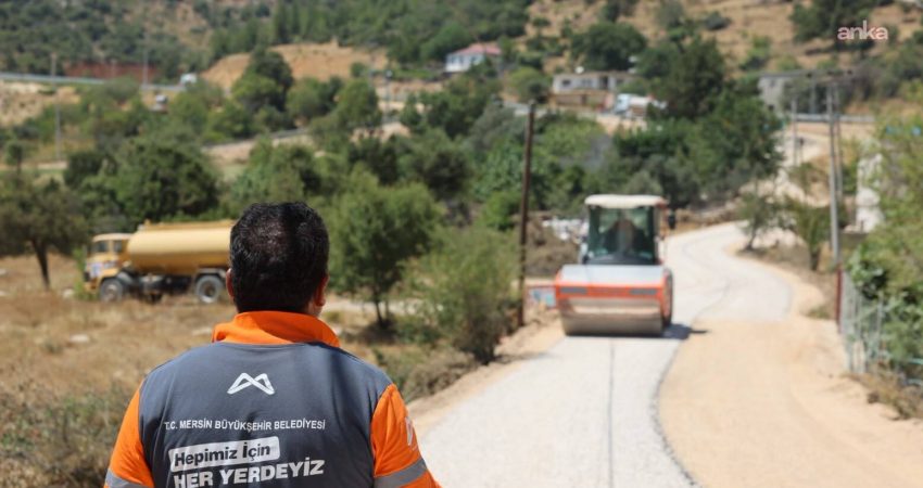 Mersin Büyükşehir Belediyesi, Silifke ilçesine bağlı Balandız Mahallesi'nde üreticilerin bahçelerine