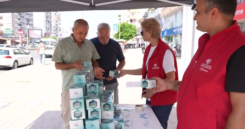 Mersin Büyükşehir Belediyesi’nden Mevlit Kandili’nde 15 bin kandil simidi ikramı Mersin Büyükşehir Belediyesi Sosyal Hizmetler Dairesi Başkanlığı ekipleri, Mevlit Kandili