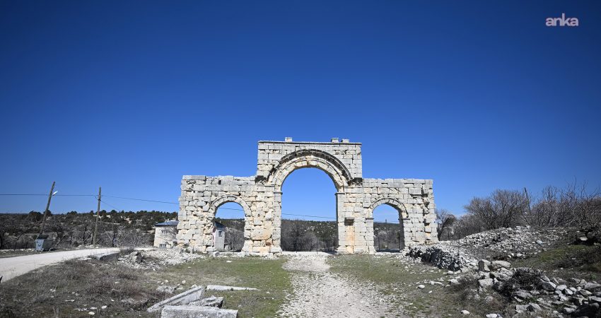 Mersin Büyükşehir Belediyesi, Silifke ilçesindeki 2 bin 300 yıllık Uzuncaburç