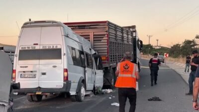 Malatya-Elazığ karayolunda mevsimlik tarım işçilerini taşıyan minibüsün tıra arkadan çarpması