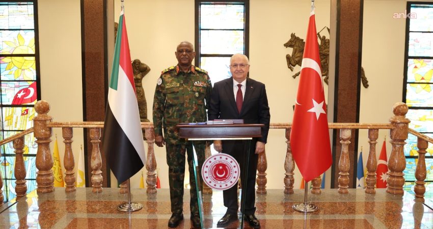 Milli Savunma Bakanı Güler, Sudan Genelkurmay Başkanı Elatta’yı kabul etti Milli Savunma Bakanı Yaşar Güler, Sudan Genelkurmay Başkanı Orgeneral Yasir