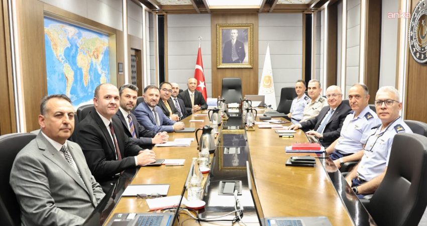 Milli Savunma Bakanı Güler, TUSAŞ heyetini kabul etti Milli Savunma Bakanı Yaşar Güler, Türk Havacılık ve Uzay Sanayii