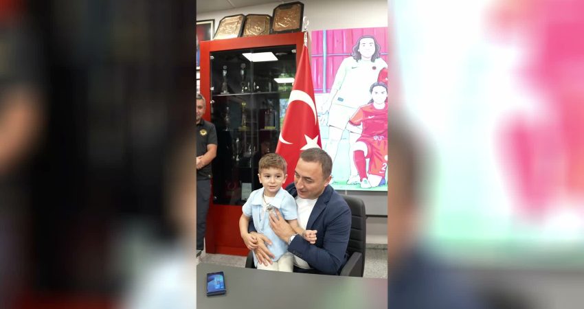 Trendyol Süper Lig'in 1. haftasında Gençlerbirliği-Fenerbahçe maçında üzerindekki forması çıkarılan