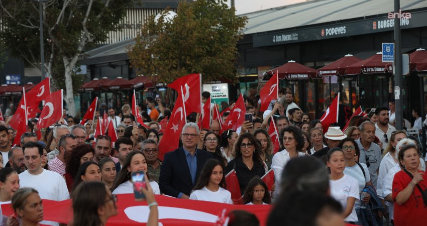 Mudanya, Büyük Zafer’in 104’üncü yıl dönümünde tek yürek oldu. Mudanyalılar,