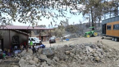 Muğla Büyükşehir Belediyesi, Seydikemer’de çıkan yangından etkilenen ailelerin yaralarını sarmaya