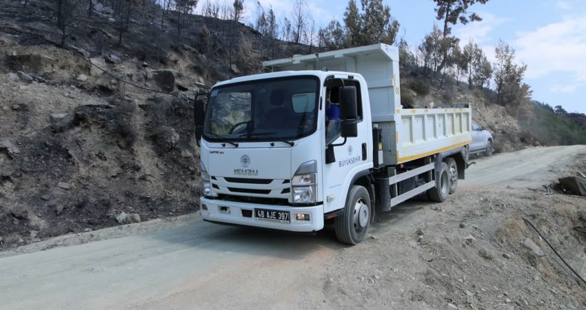Muğla Büyükşehir Belediyesi, Seydikemer ilçesindeki orman yangınından etkilenen üreticilere keçi,