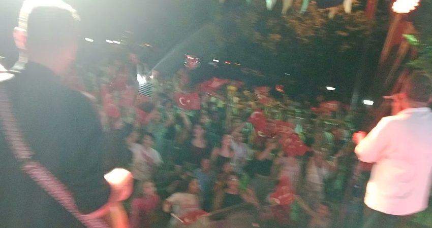Muğla’nın Ortaca ilçesinde, 30 Ağustos Zafer Bayramı dolayısıyla Cumhuriyet Meydanı’nda