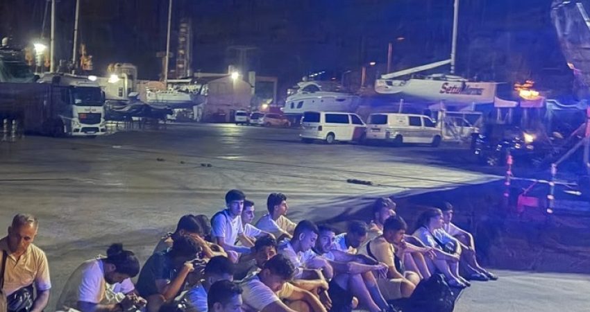 Muğla'da 25 düzensiz göçmen ve 2 göçmen kaçakçılığı yaptığından şüphelenilen
