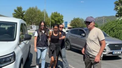 Muğla’da Türk bayrağını yakan kişi tutuklandı Muğla’nın Menteşe ilçesinde bir mağazanın önünde asılı Türk bayrağını yaktığı