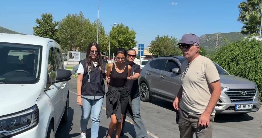 Muğla’da Türk bayrağını yakan kişi tutuklandı Muğla’nın Menteşe ilçesinde bir mağazanın önünde asılı Türk bayrağını yaktığı