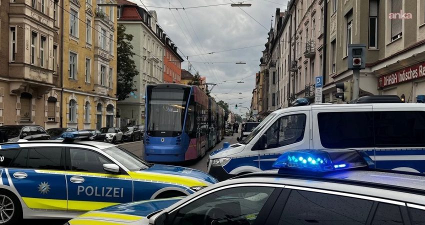 Münih’te polis 14 yaşındaki Türk vatandaşını vurdu Almanya’nın Münih kentinde polis, elinde gerçek tabancadan ayırt edilmesi zor