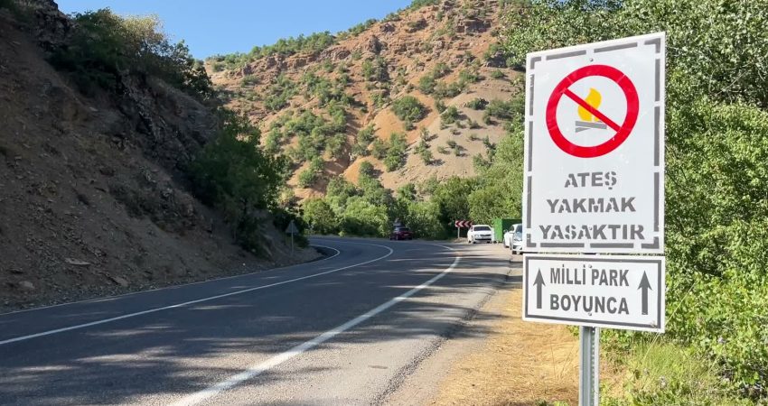 Munzur Vadisi Milli Parkı’nda yasaklar kâğıt üzerinde kaldı: Hafta sonları parktan dumanlar yükseliyor Türkiye’nin en önemli doğal alanlarından biri olan Munzur Vadisi Milli