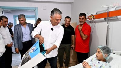 Muratpaşa Belediye Başkanı Uysal’dan sünnet olan çocuklara ziyaret Muratpaşa Belediye Başkanı Ümit Uysal, 12. Geleneksel Sünnet Şöleni kapsamında