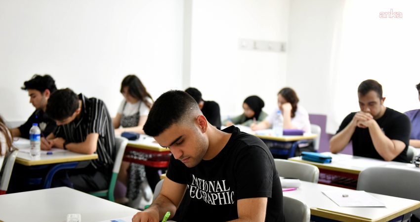 Muratpaşa Belediyesi’nin gençlere ücretsiz üniversite hazırlık desteği sunduğu Muratpaşa Gençlik