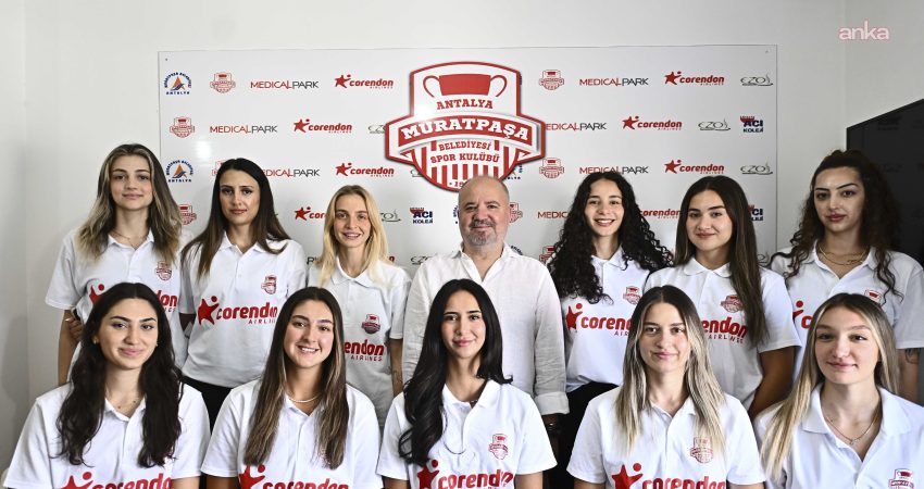 Arabica Coffee House Kadınlar 1. Ligi’nde mücadele eden Muratpaşa Belediyesi